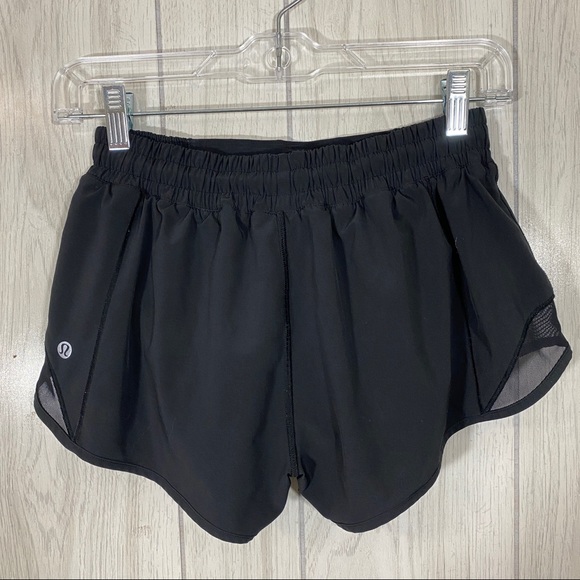 lululemon athletica Pants - Lululemon Hotty Hot Low Rise Lined Shorts 2.5” size 6 LW7ARKR